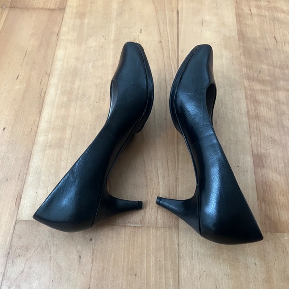 Black high heel pumps - Picture 4 of 6